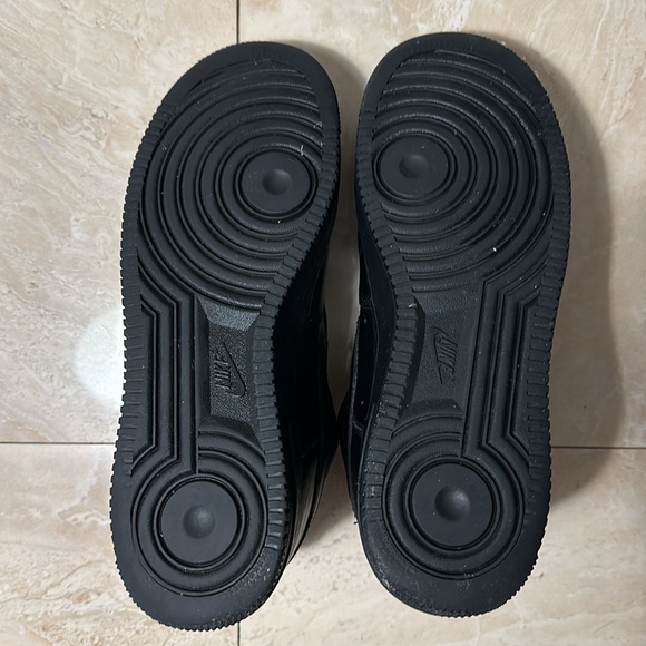 Air Force 1’s Supreme Edition - Picture 4 of 4